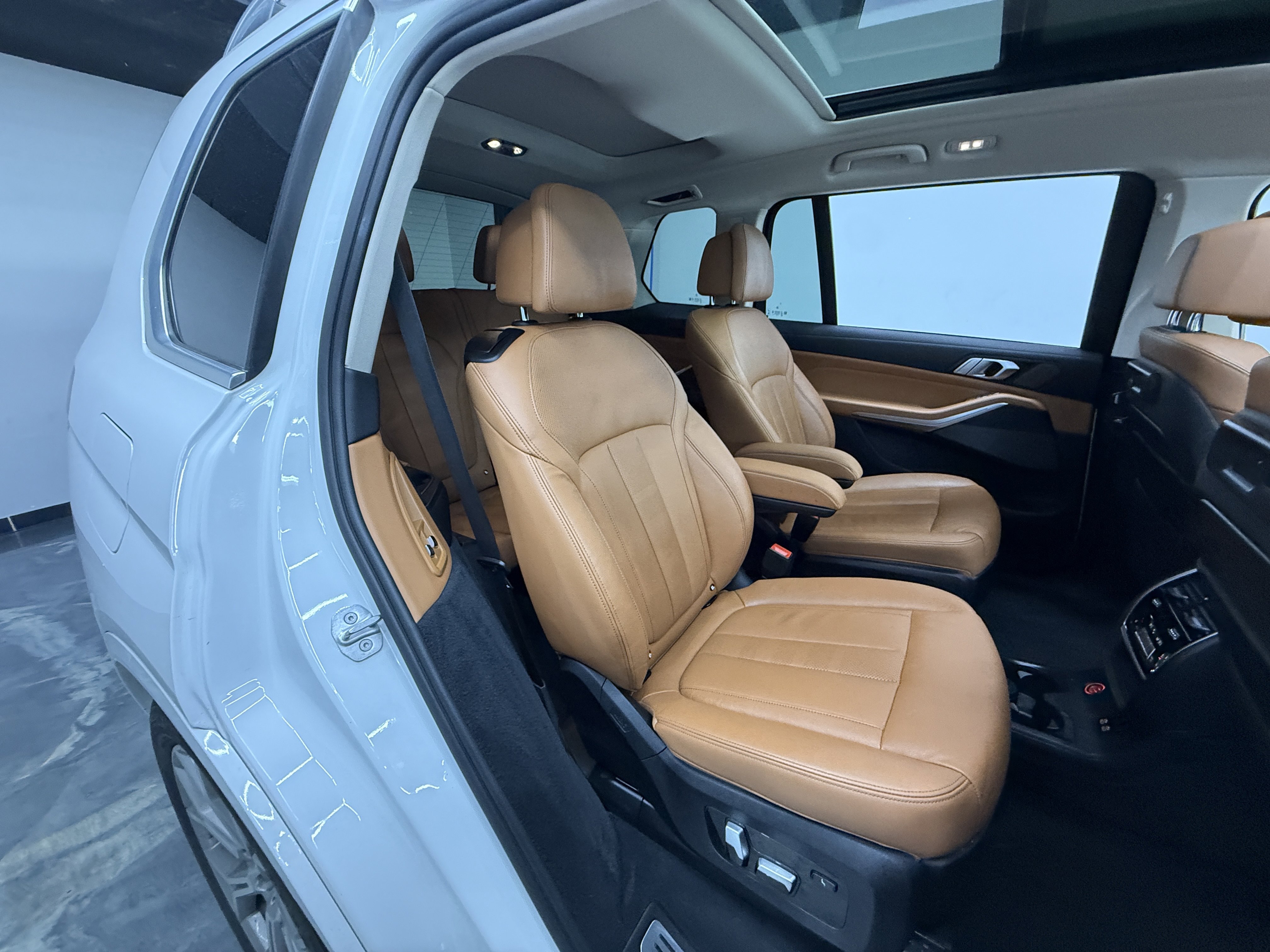 Used 2020 BMW X7 xDrive40i w/ Premium Package image 27