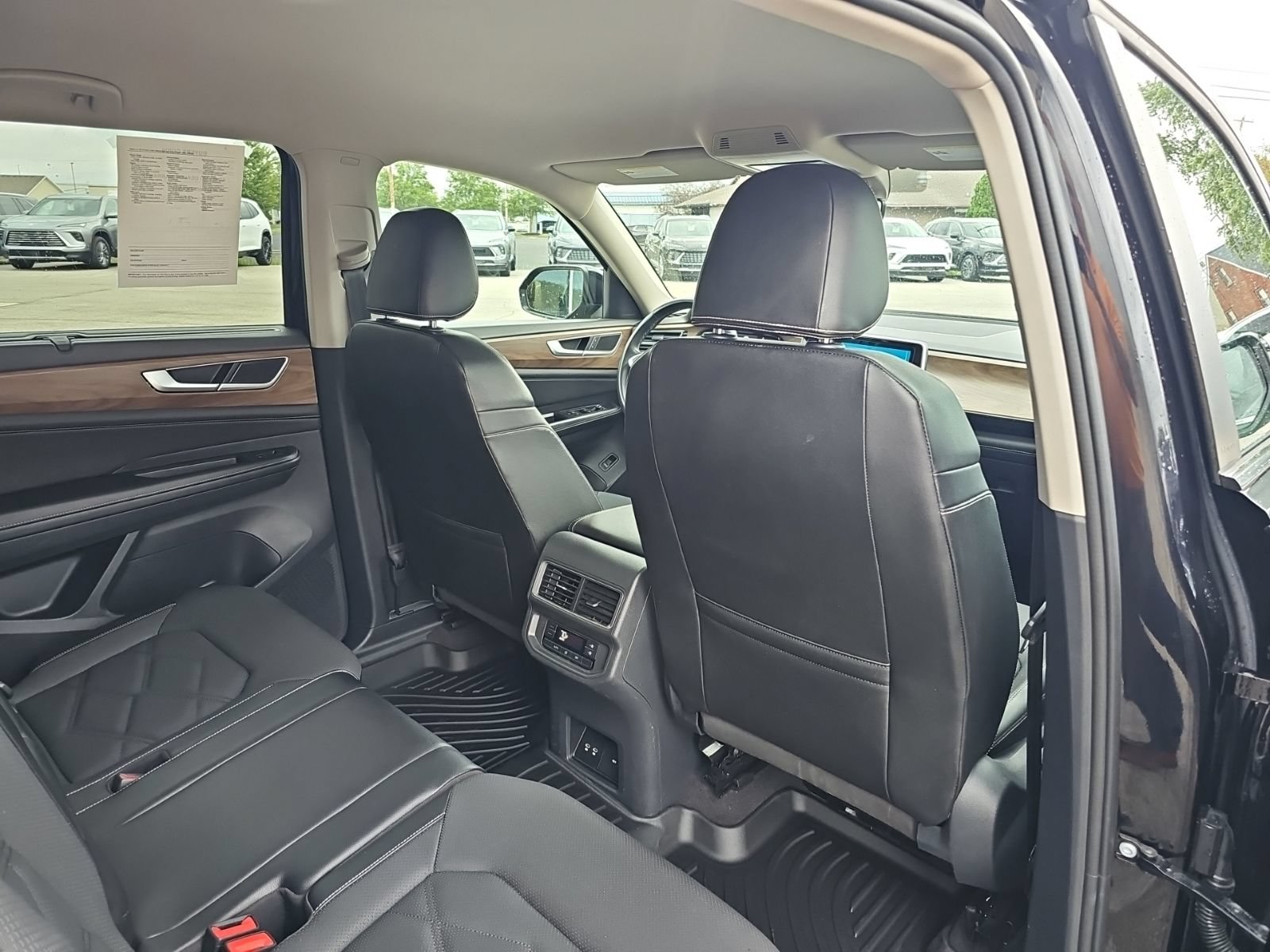 Used 2024 Volkswagen Atlas SE FWD image 31