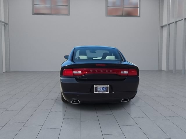 Used 2014 Dodge Charger SE RWD image 7