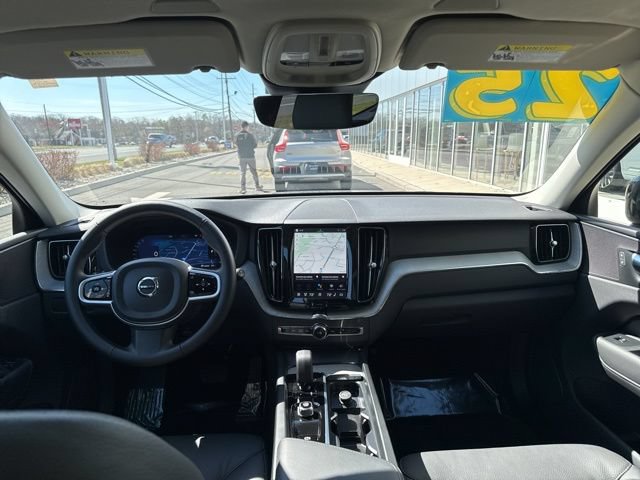Certified 2025 Volvo XC60 B5 Plus AWD/4WD image 17