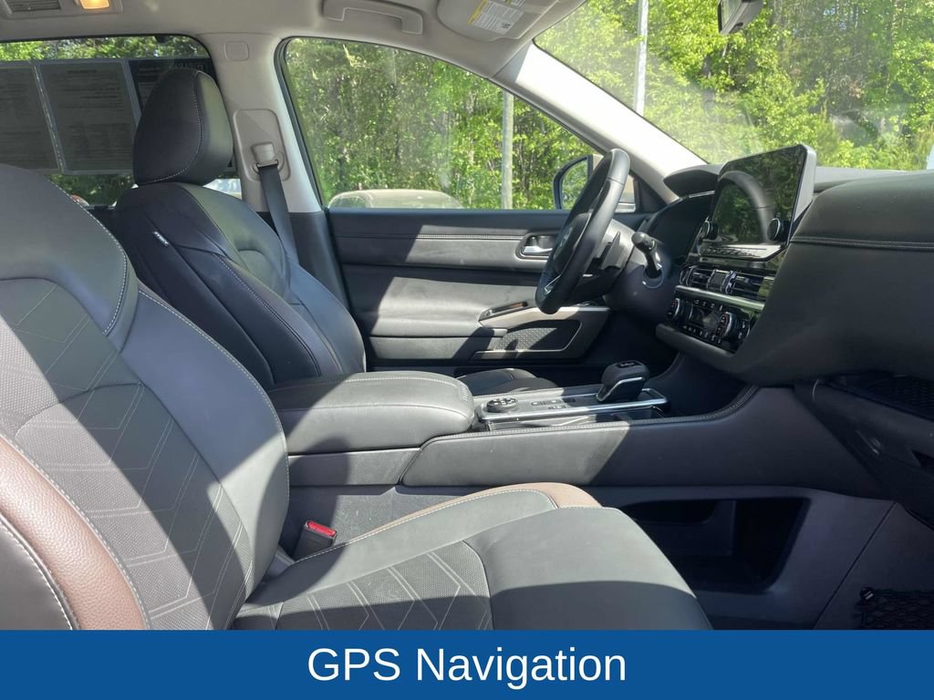 Used 2025 Nissan Pathfinder Platinum AWD/4WD image 15