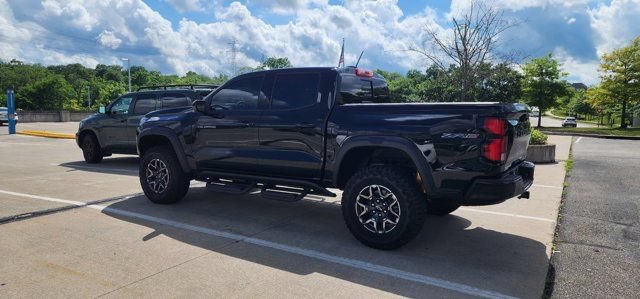 Used 2025 Chevrolet Colorado ZR2 w/ Technology Package AWD/4WD image 4