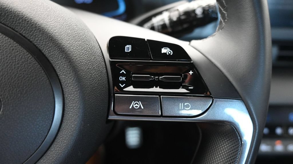 Certified 2025 Hyundai Elantra Sport FWD image 29