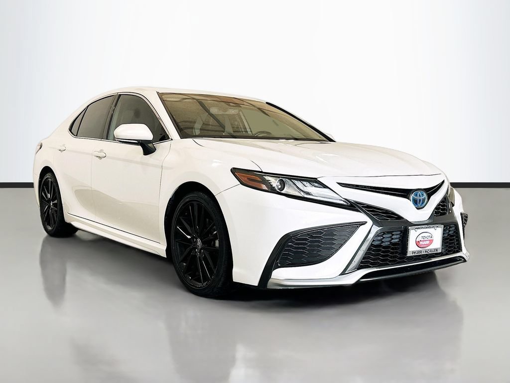 Used 2022 Toyota Camry XSE w/ Cold Weather Package FWD image 3