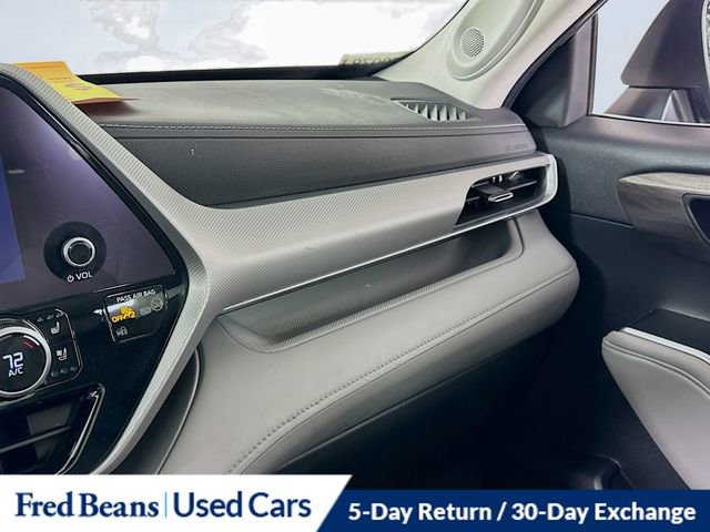 Used 2023 Toyota Highlander Platinum image 16