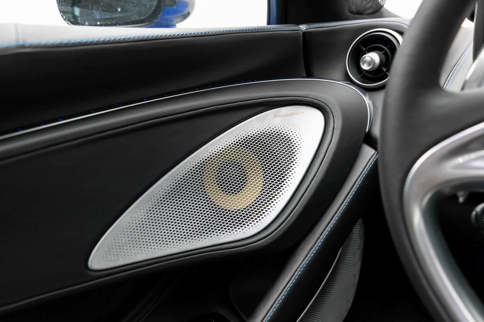 New 2025 McLaren GTS RWD image 27