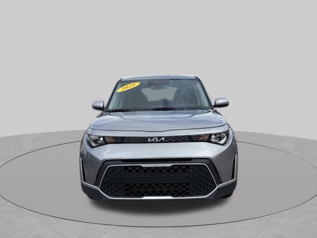 Used 2025 Kia Soul LX w/ LX Technology Package FWD image 2