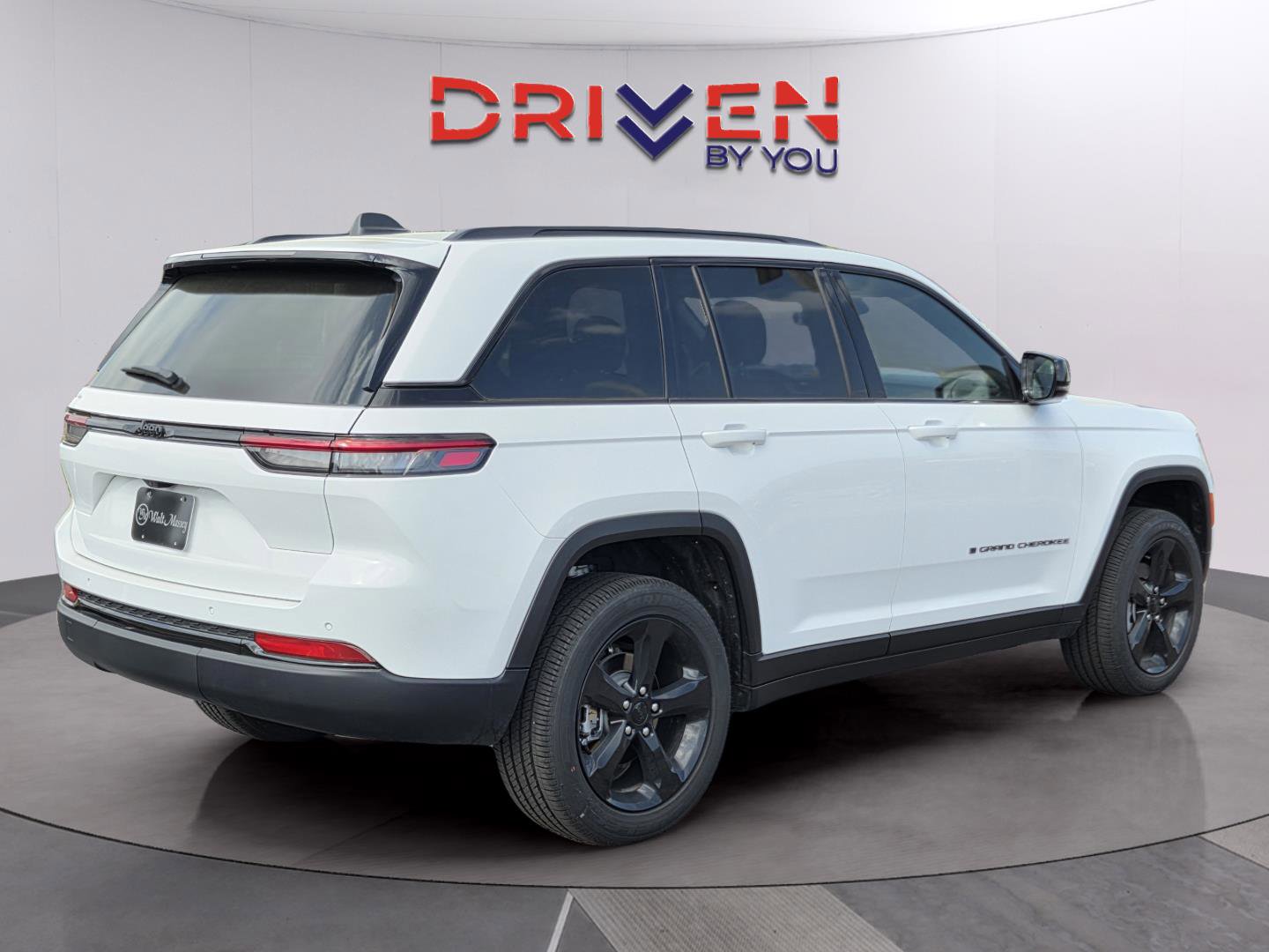 New 2025 Jeep Grand Cherokee Altitude RWD image 10