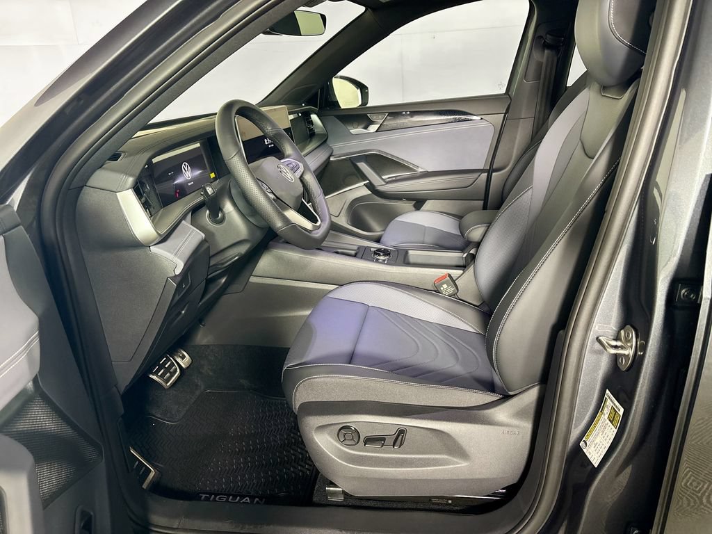New 2026 Volkswagen Tiguan SE R-Line AWD/4WD image 11