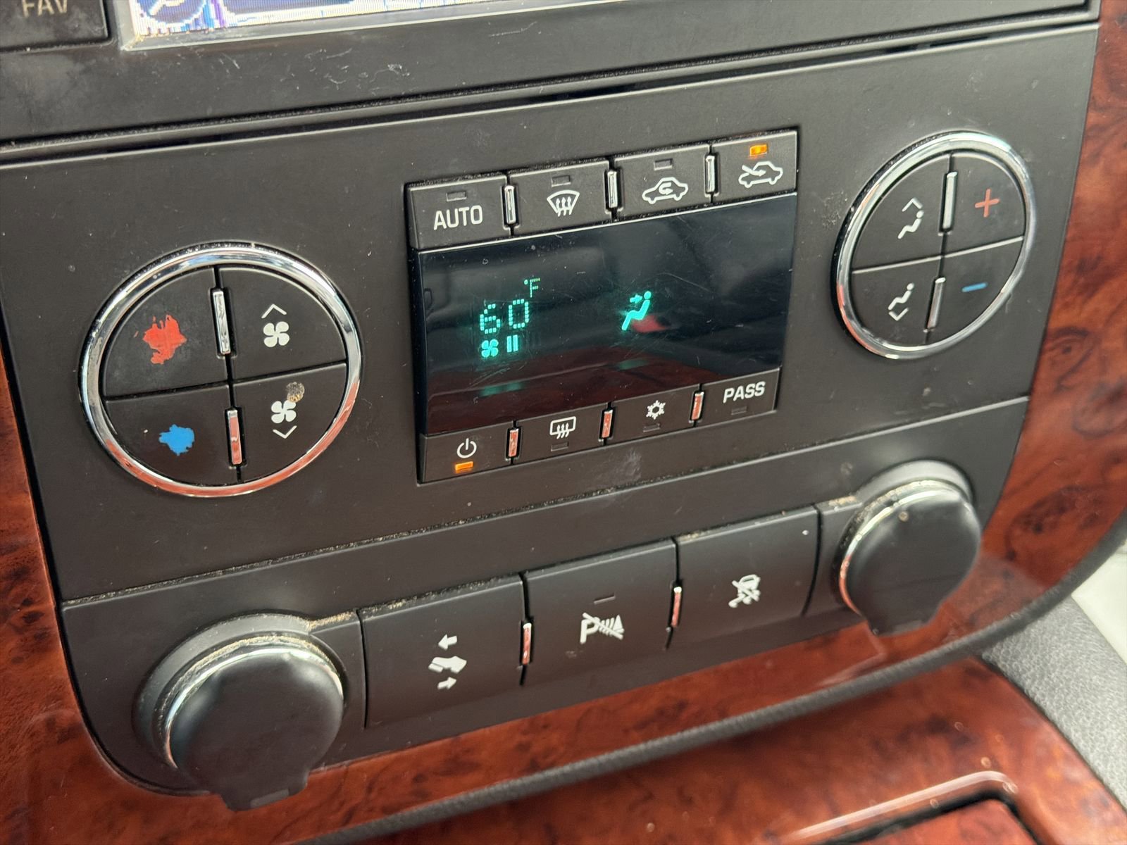 Used 2011 Chevrolet Avalanche LTZ image 20