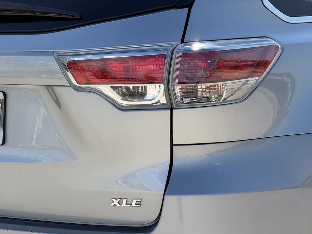 Used 2016 Toyota Highlander XLE FWD image 10