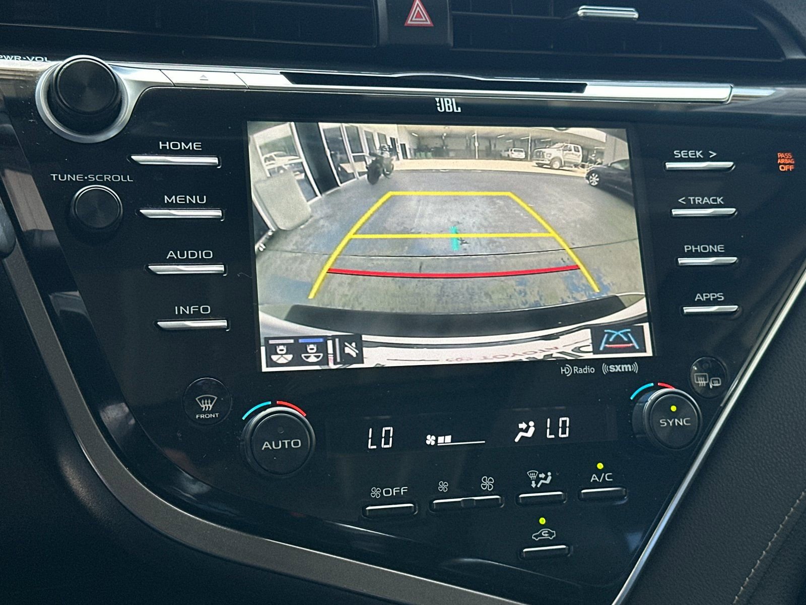 Used 2018 Toyota Camry XSE FWD image 17