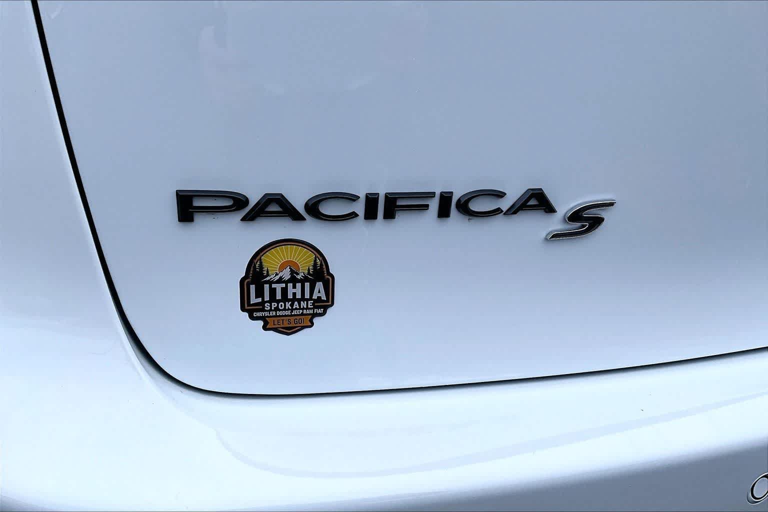 New 2026 Chrysler Pacifica Limited w/ Uconnect Theater Family Group AWD/4WD image 7