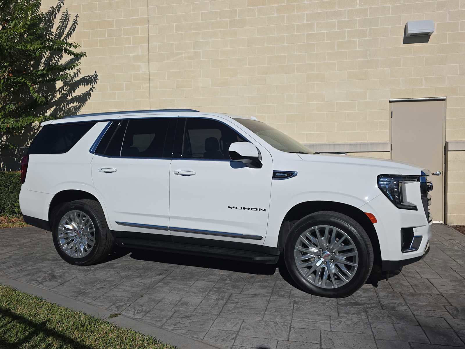 Used 2023 GMC Yukon SLT