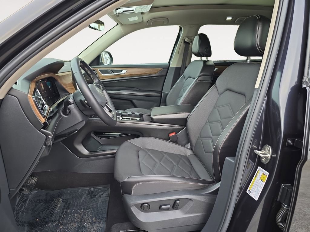 Used 2024 Volkswagen Atlas SE w/ Panoramic Sunroof Package AWD/4WD image 9