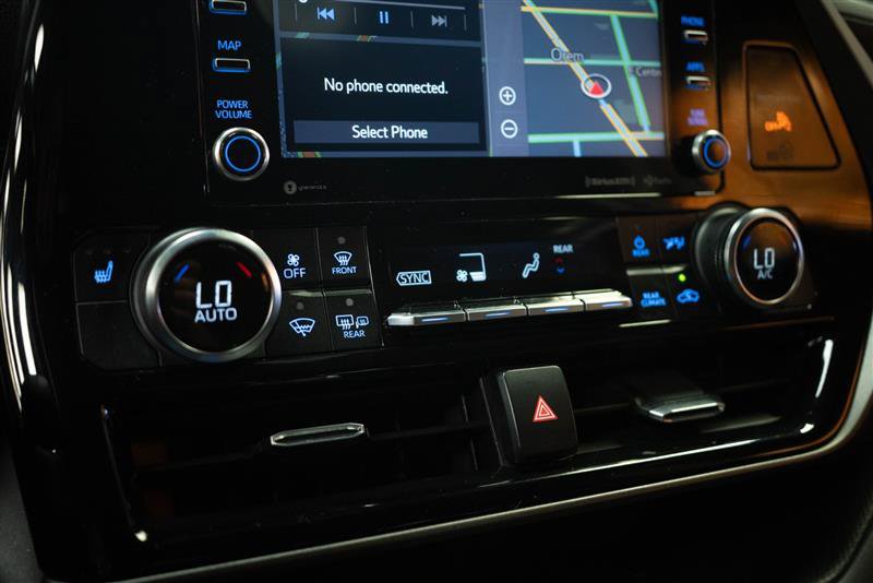 Used 2022 Toyota Highlander XLE FWD image 21