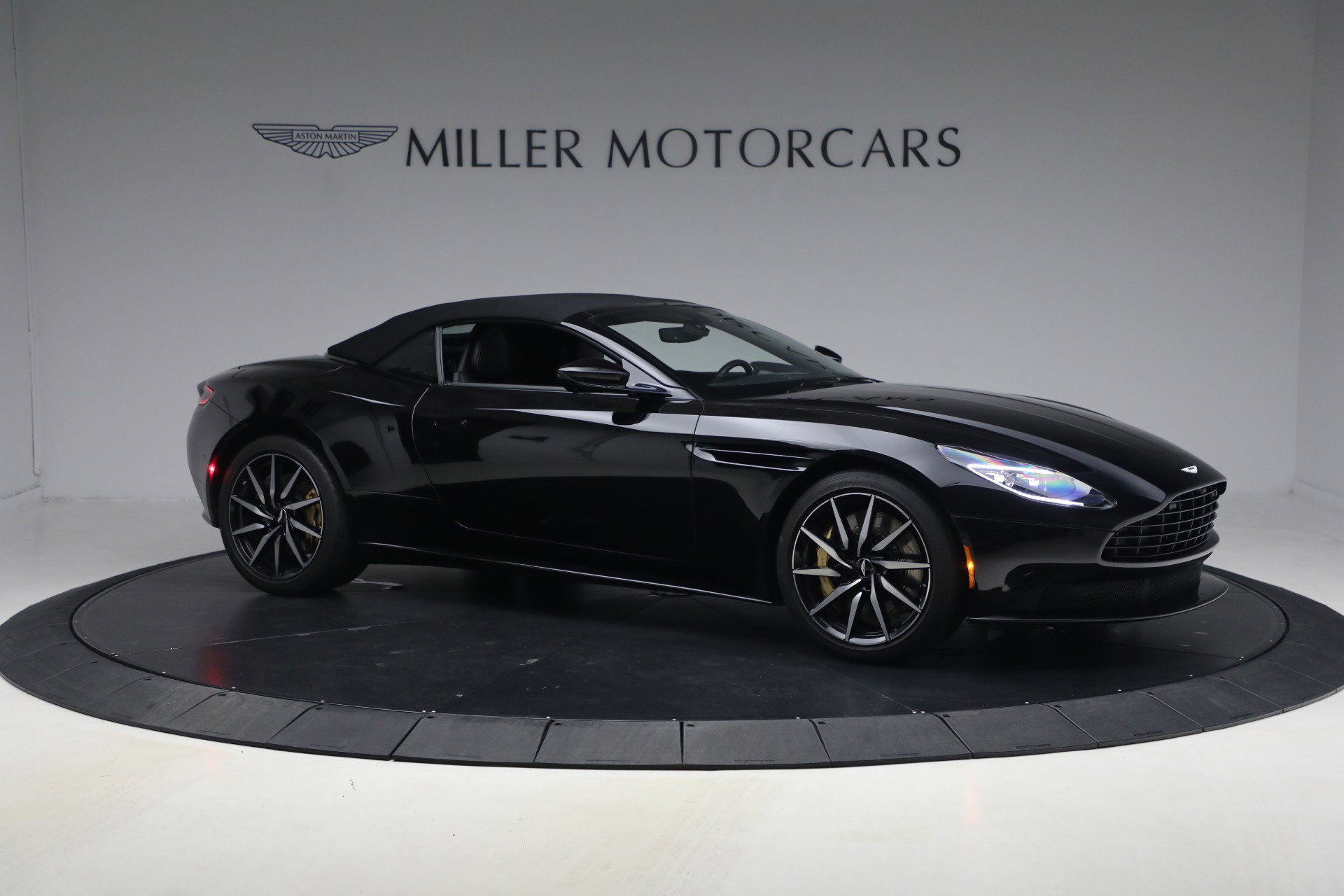 Used 2020 Aston Martin DB11 Volante image 22