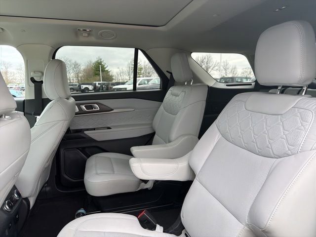 Used 2025 Ford Explorer Platinum w/ LUX Leather Package AWD/4WD image 19