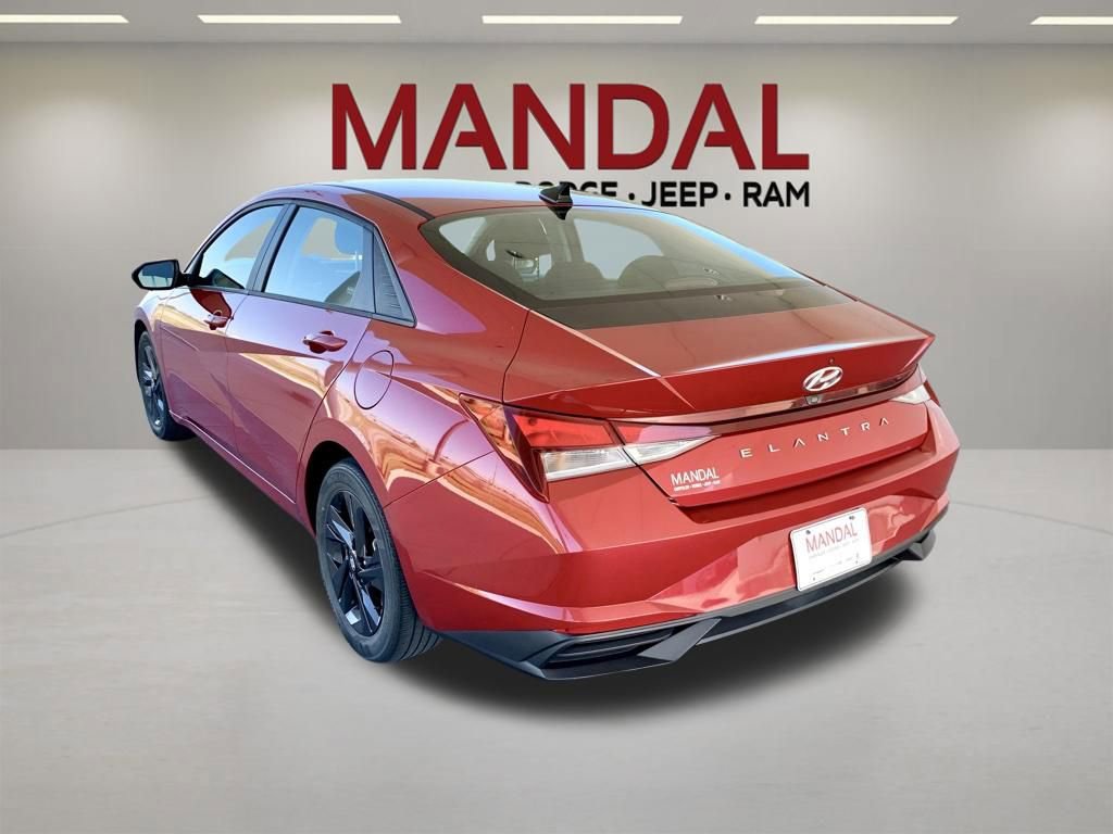 Used 2021 Hyundai Elantra SEL w/ Cargo Package FWD image 8