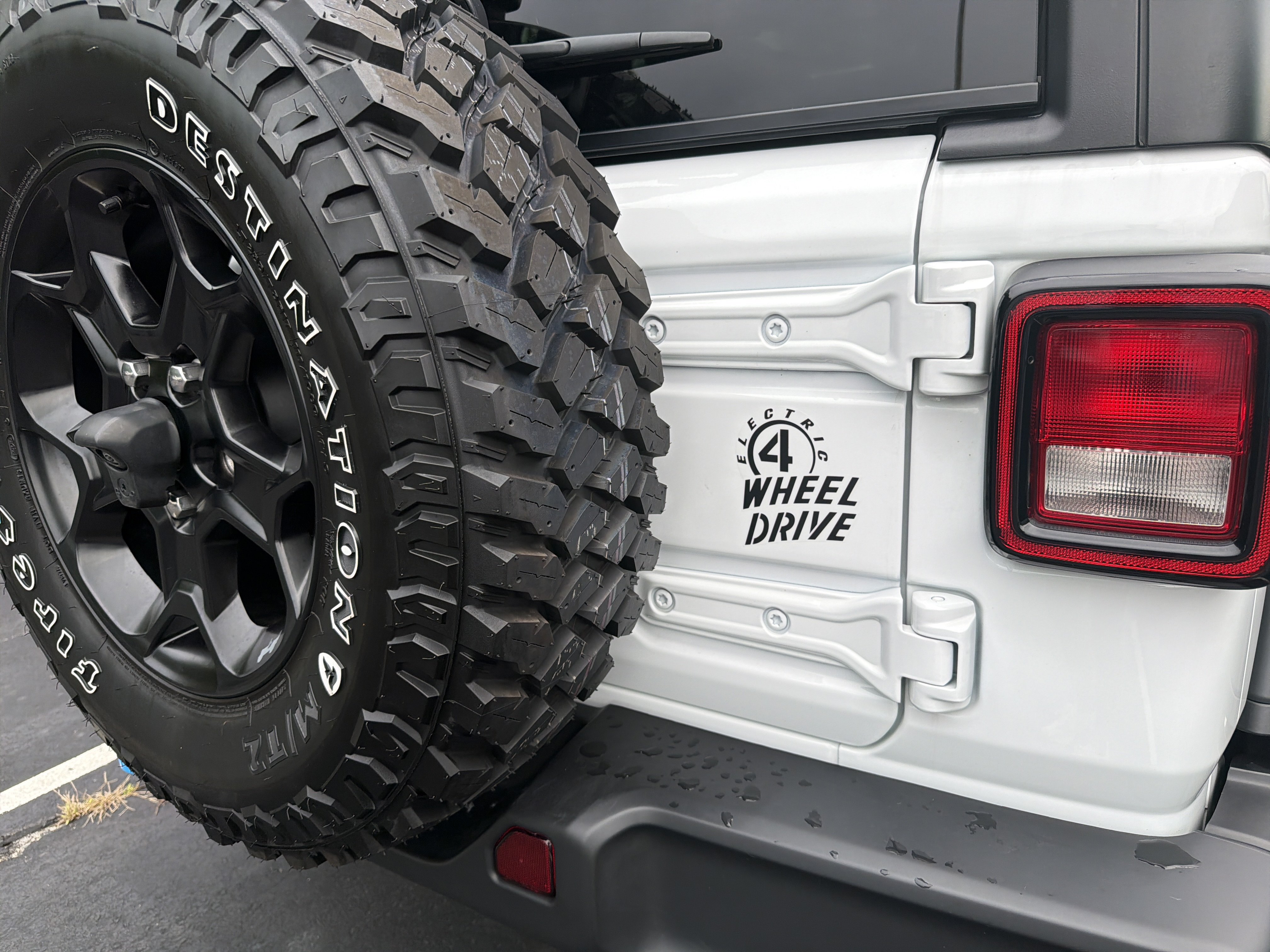 Certified 2023 Jeep Wrangler Unlimited w/ Cold Weather Group AWD/4WD image 9