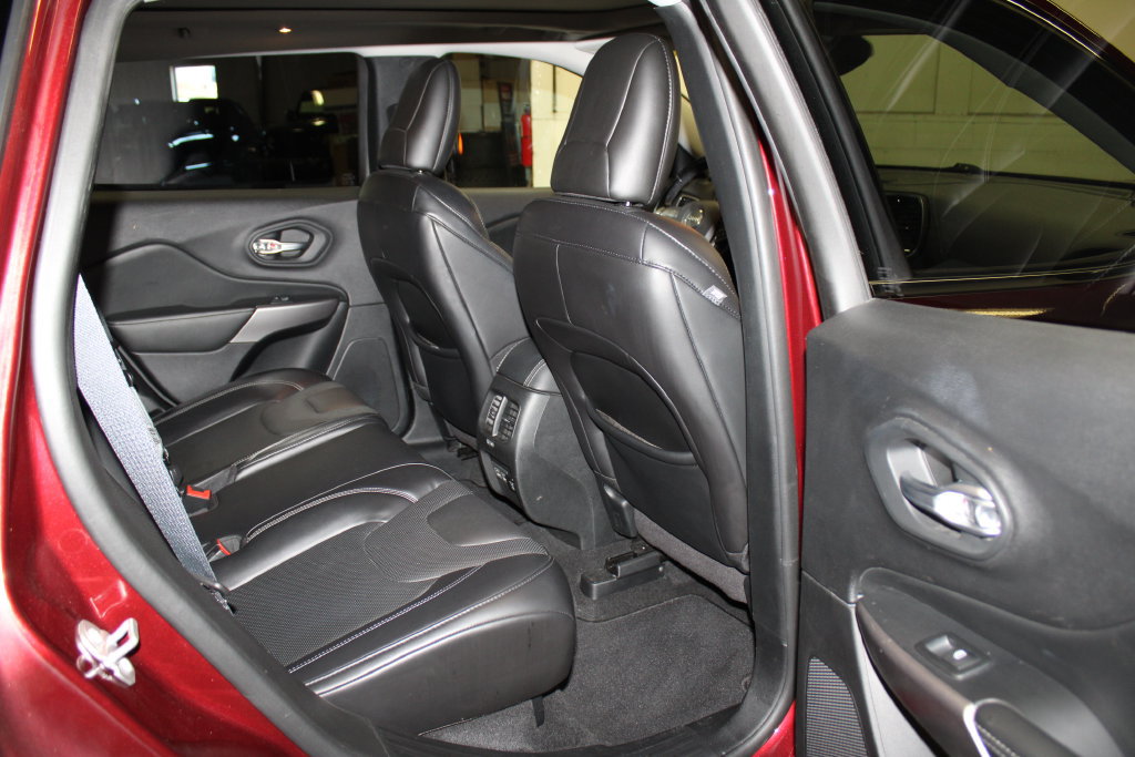 Certified 2021 Jeep Cherokee Limited AWD/4WD image 33