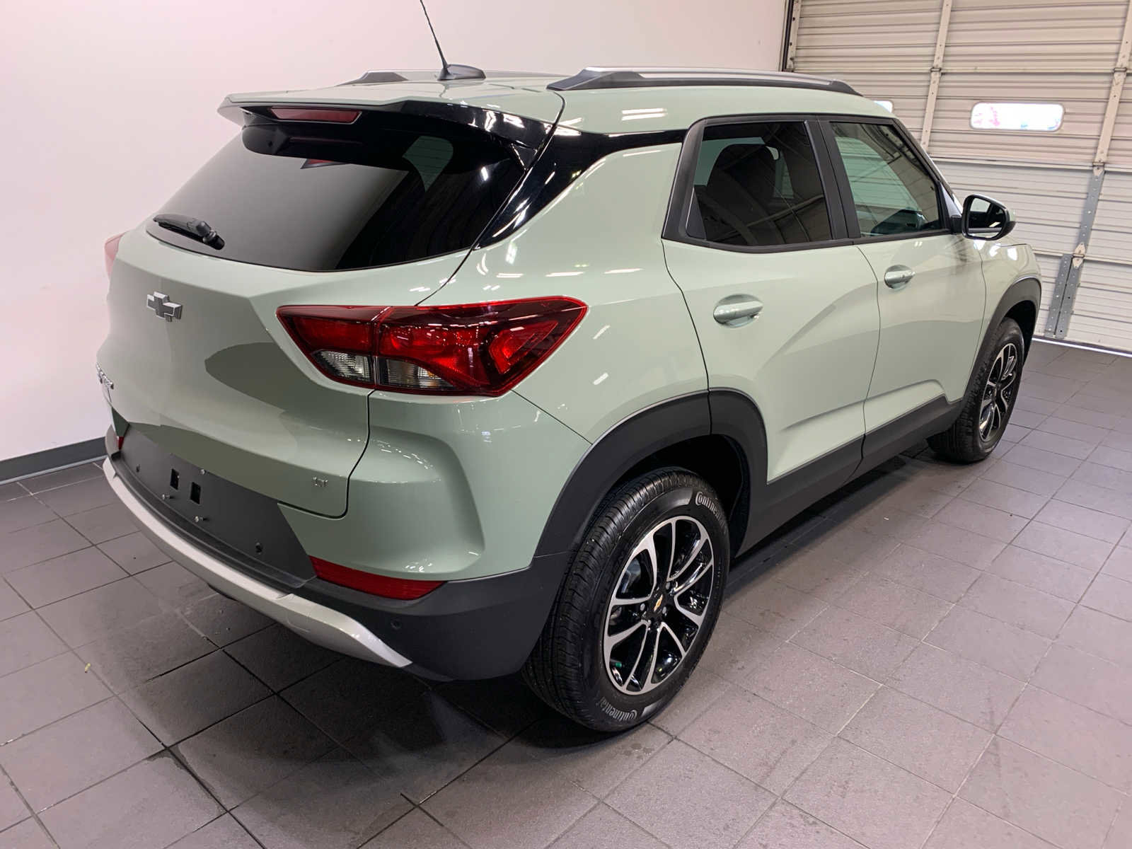 Used 2025 Chevrolet TrailBlazer LT w/ Driver Confidence Package image 3