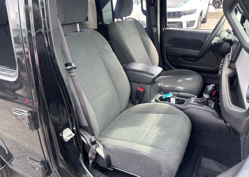 Used 2024 Jeep Wrangler Unlimited w/ Technology Group AWD/4WD image 14