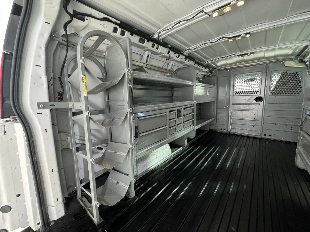 Used 2017 GMC Savana 2500 image 38