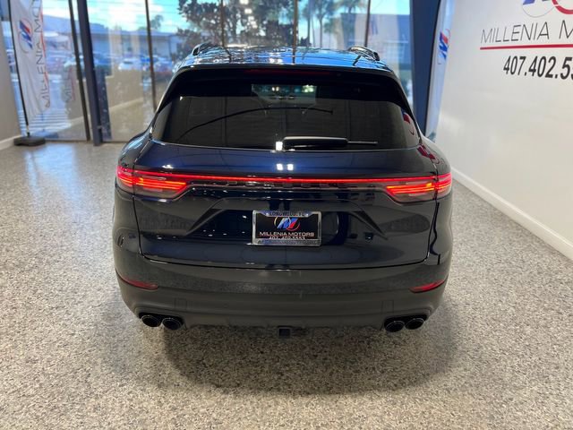 Used 2023 Porsche Cayenne Platinum Edition image 5