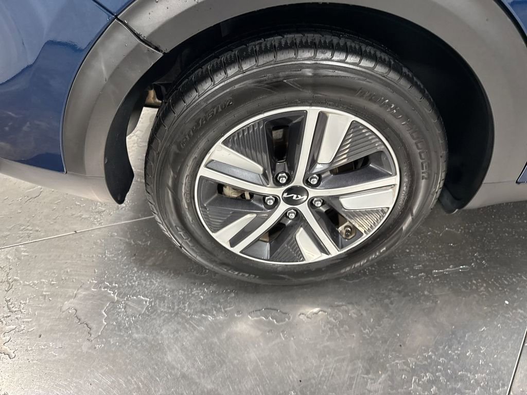 Used 2022 Kia Niro EX image 13