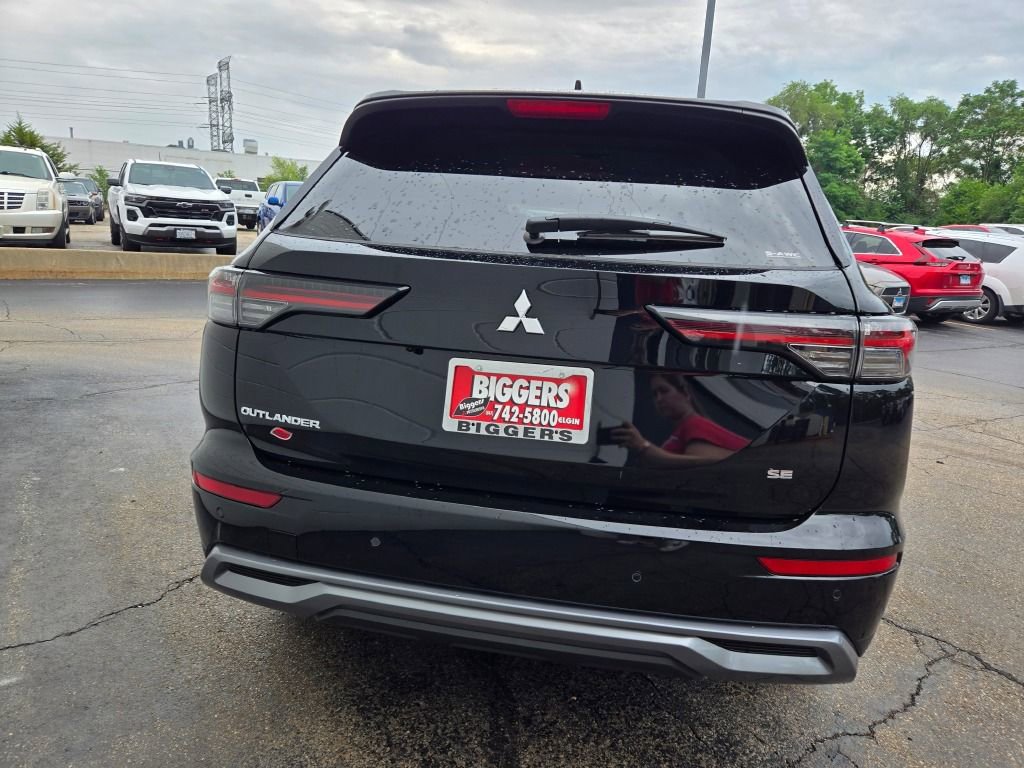 New 2025 Mitsubishi Outlander SE image 11