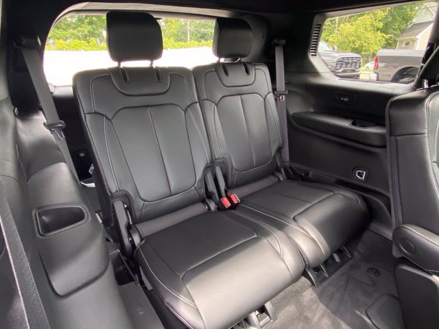 Used 2025 Jeep Grand Cherokee L Limited w/ Black Appearance Package AWD/4WD image 25