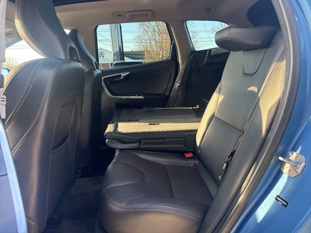 Used 2017 Volvo XC60 T6 Dynamic w/ Advanced Package image 11