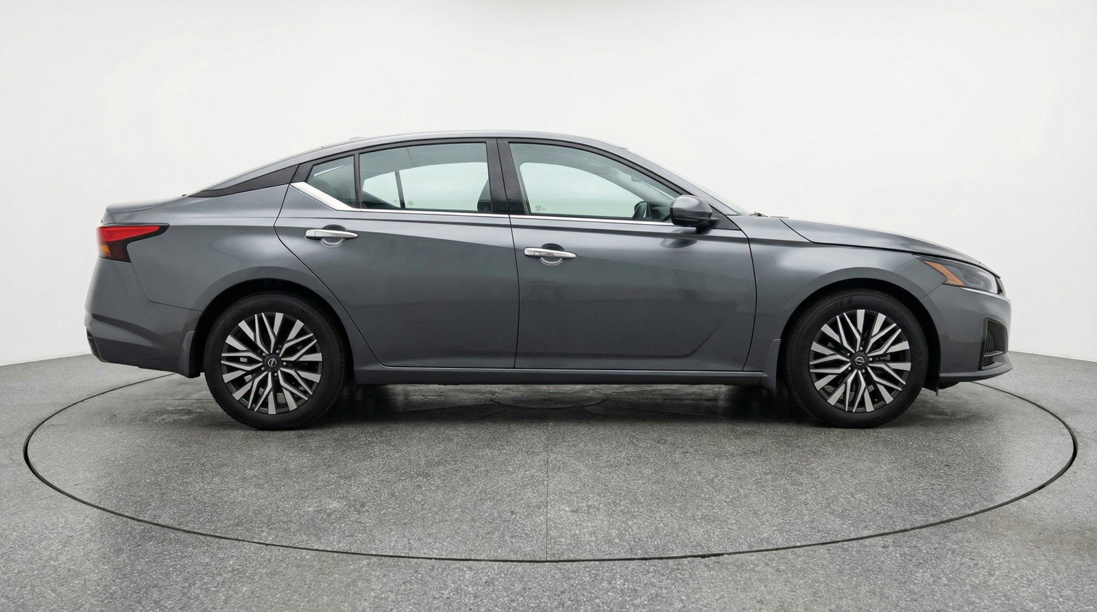 Used 2025 Nissan Altima 2.5 SV image 11