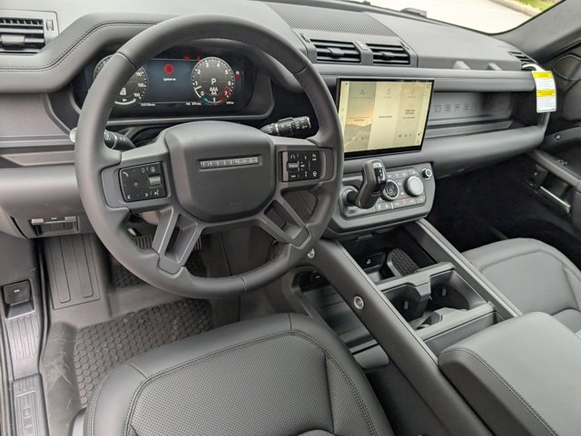 New 2025 Land Rover Defender 110 S image 4