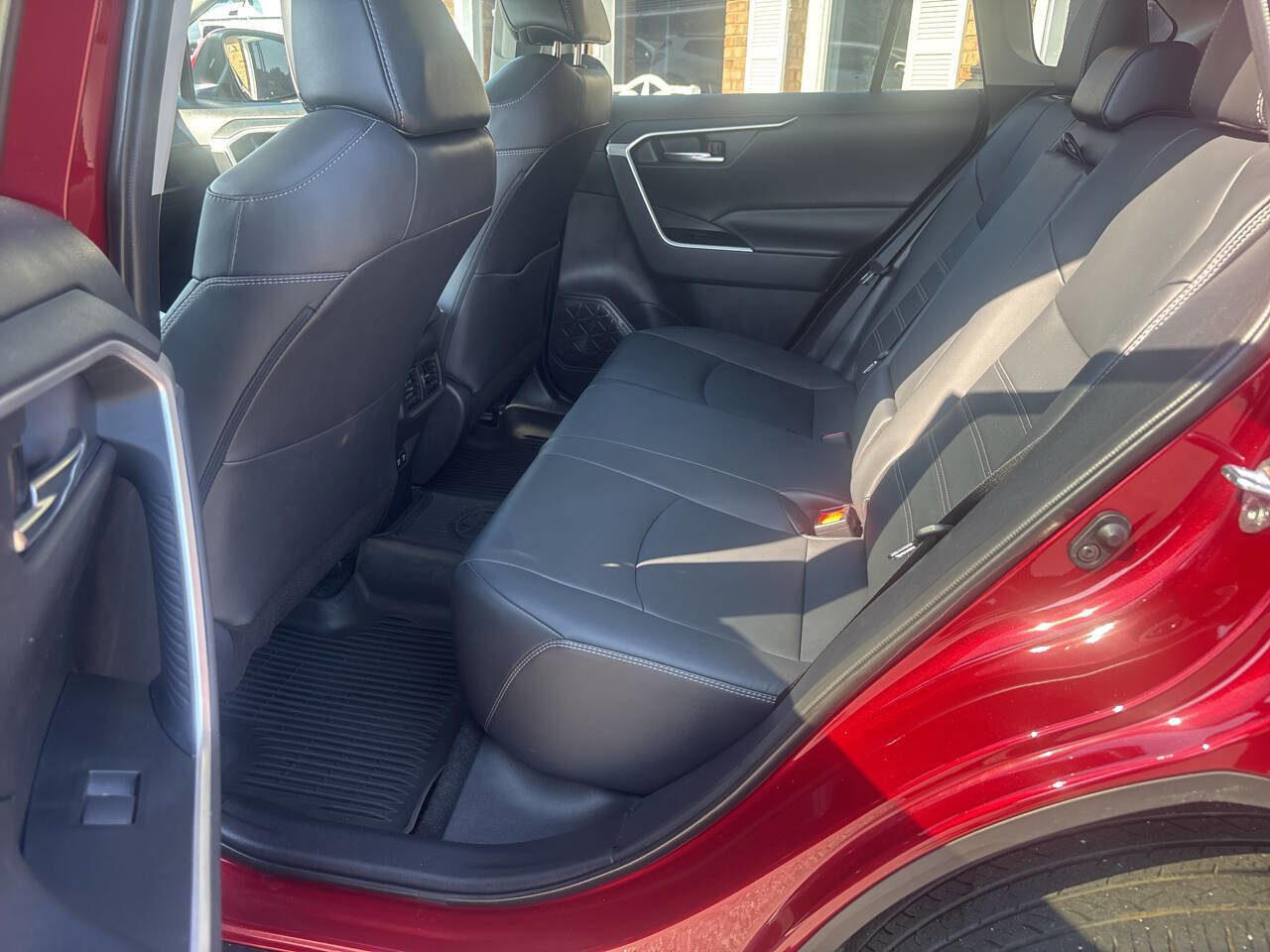 Used 2020 Toyota RAV4 XLE Premium image 20