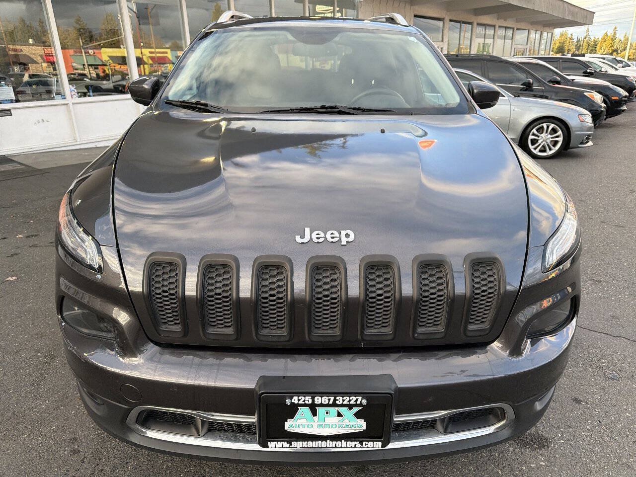 Used 2015 Jeep Cherokee Limited w/ Trailer Tow Group AWD/4WD image 13