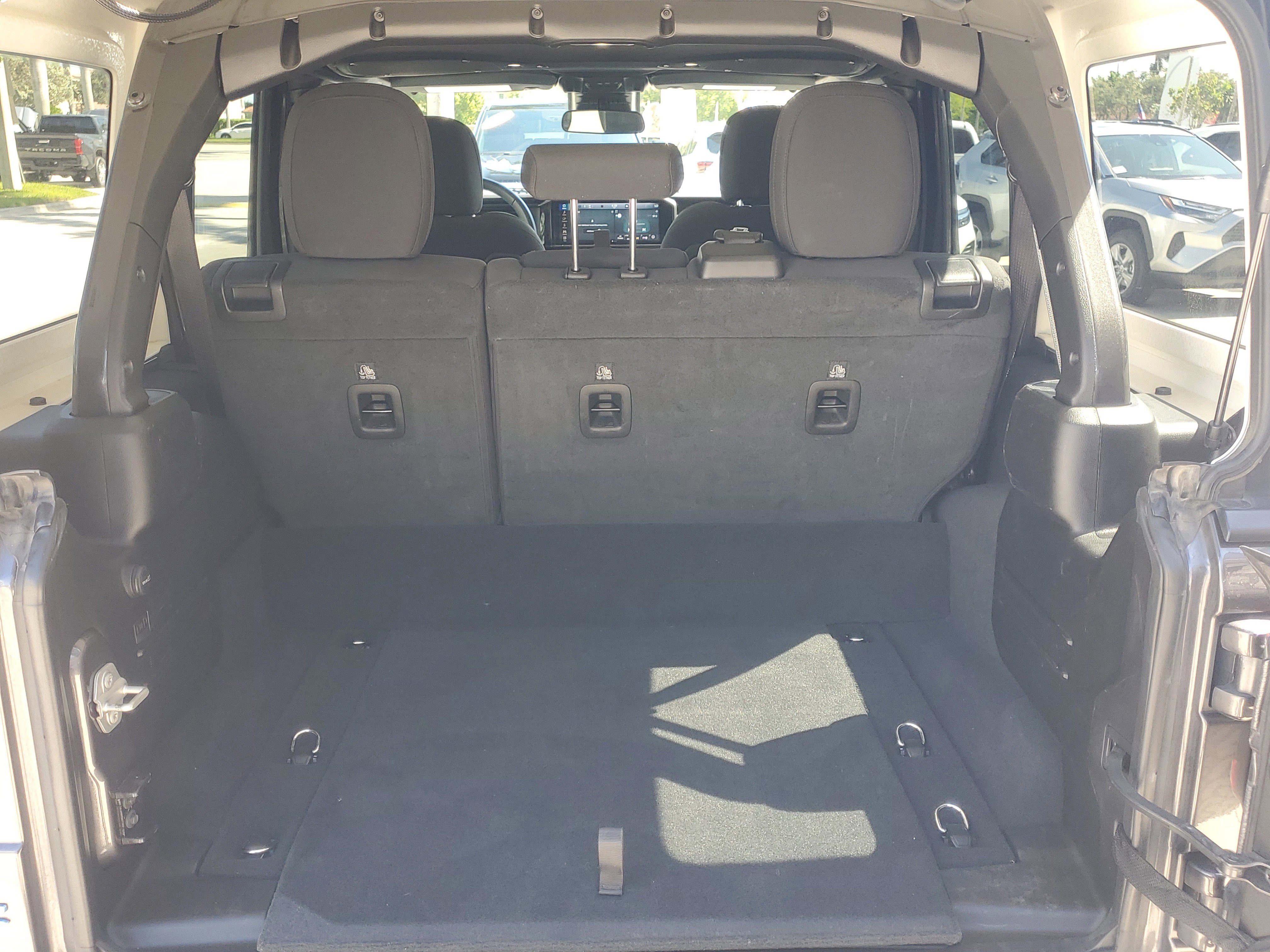 Used 2024 Jeep Wrangler Unlimited Rubicon 4xe image 10