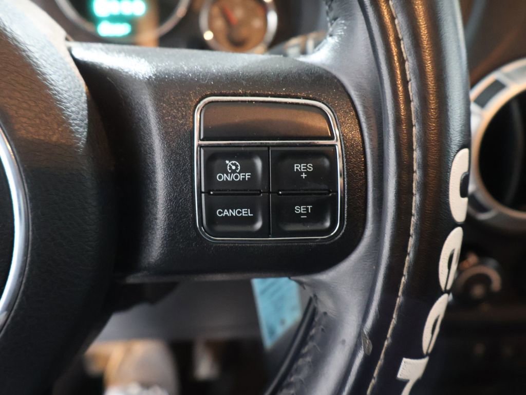 Used 2016 Jeep Wrangler Unlimited Sahara image 31