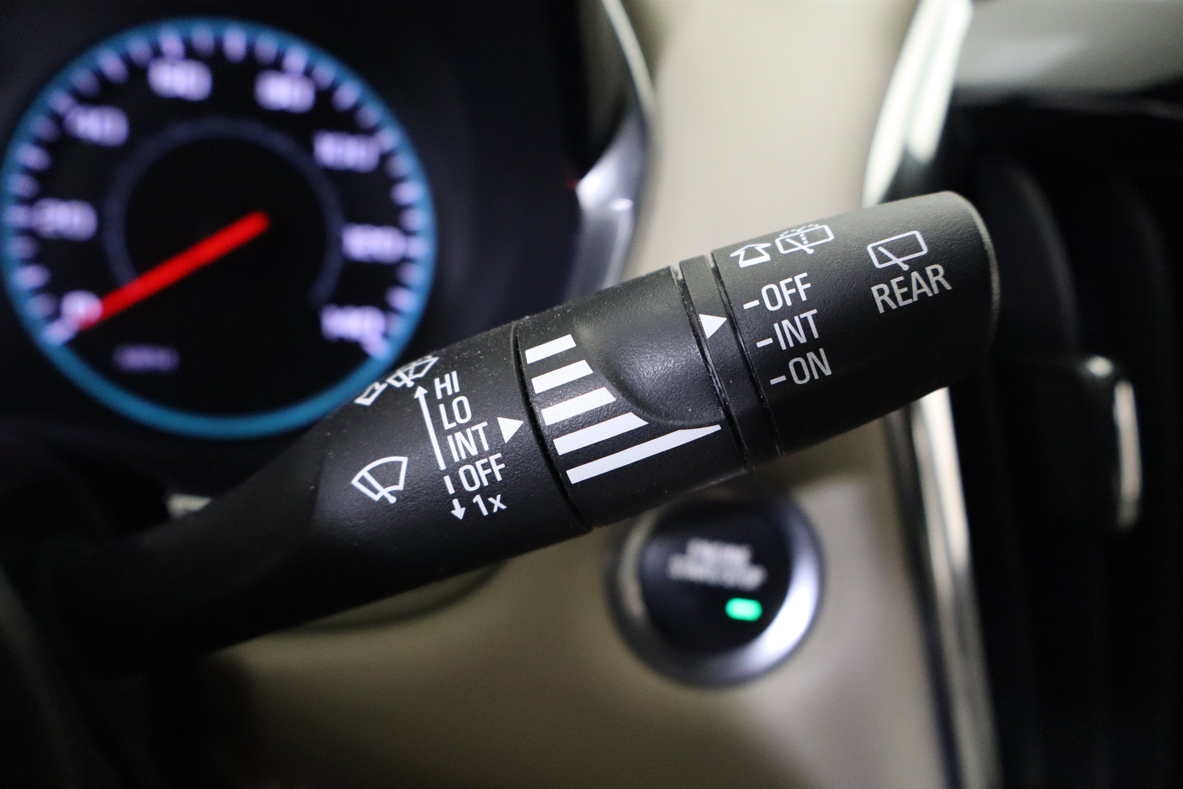 Used 2023 Chevrolet Traverse LS FWD image 31