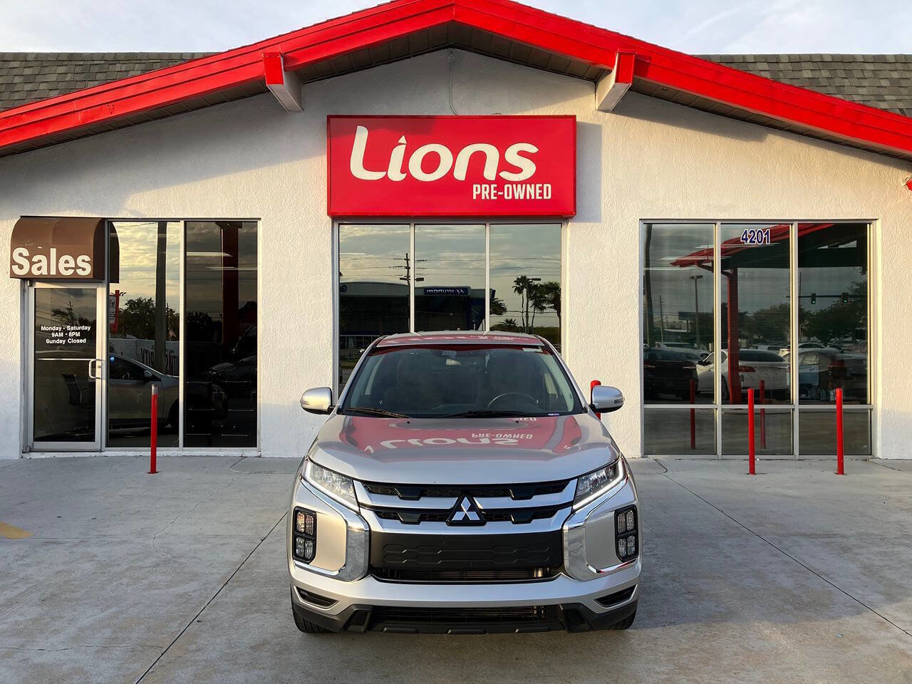 Used 2021 Mitsubishi Outlander Sport SE image 1