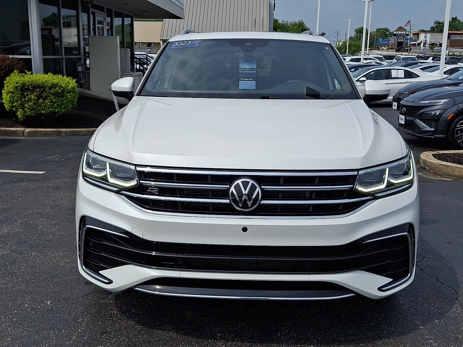 Certified 2023 Volkswagen Tiguan SEL R-Line AWD/4WD image 2