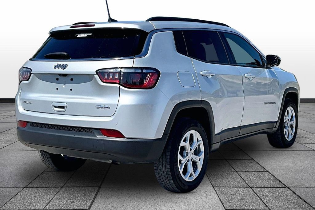 Used 2024 Jeep Compass Latitude AWD/4WD image 11