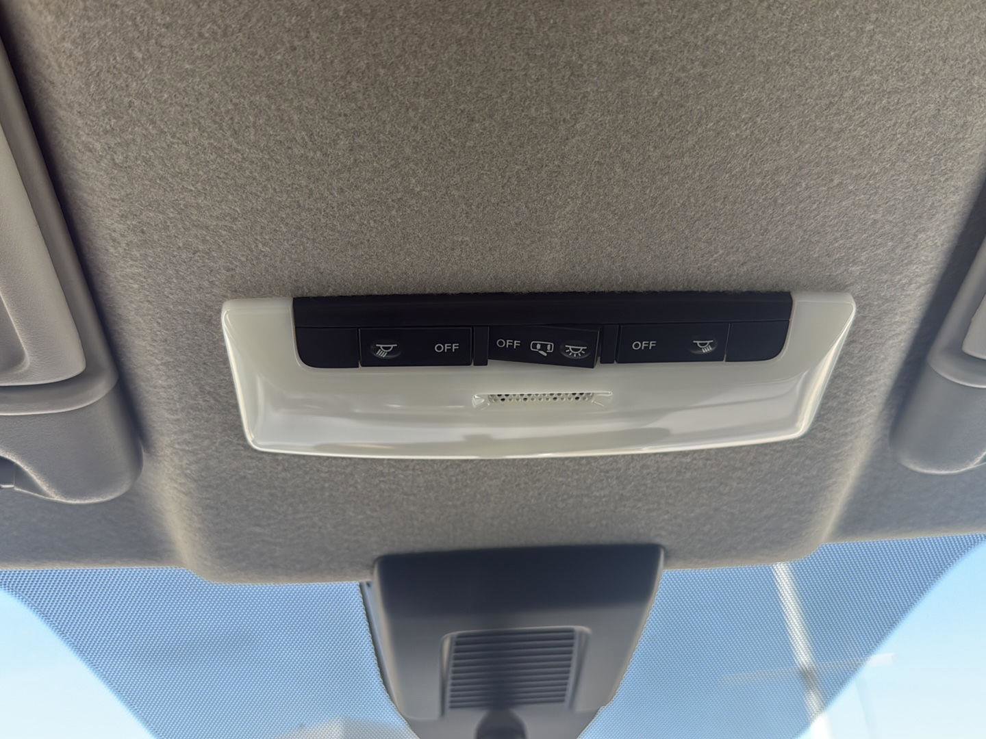 New 2025 Nissan Kicks Play S image 28