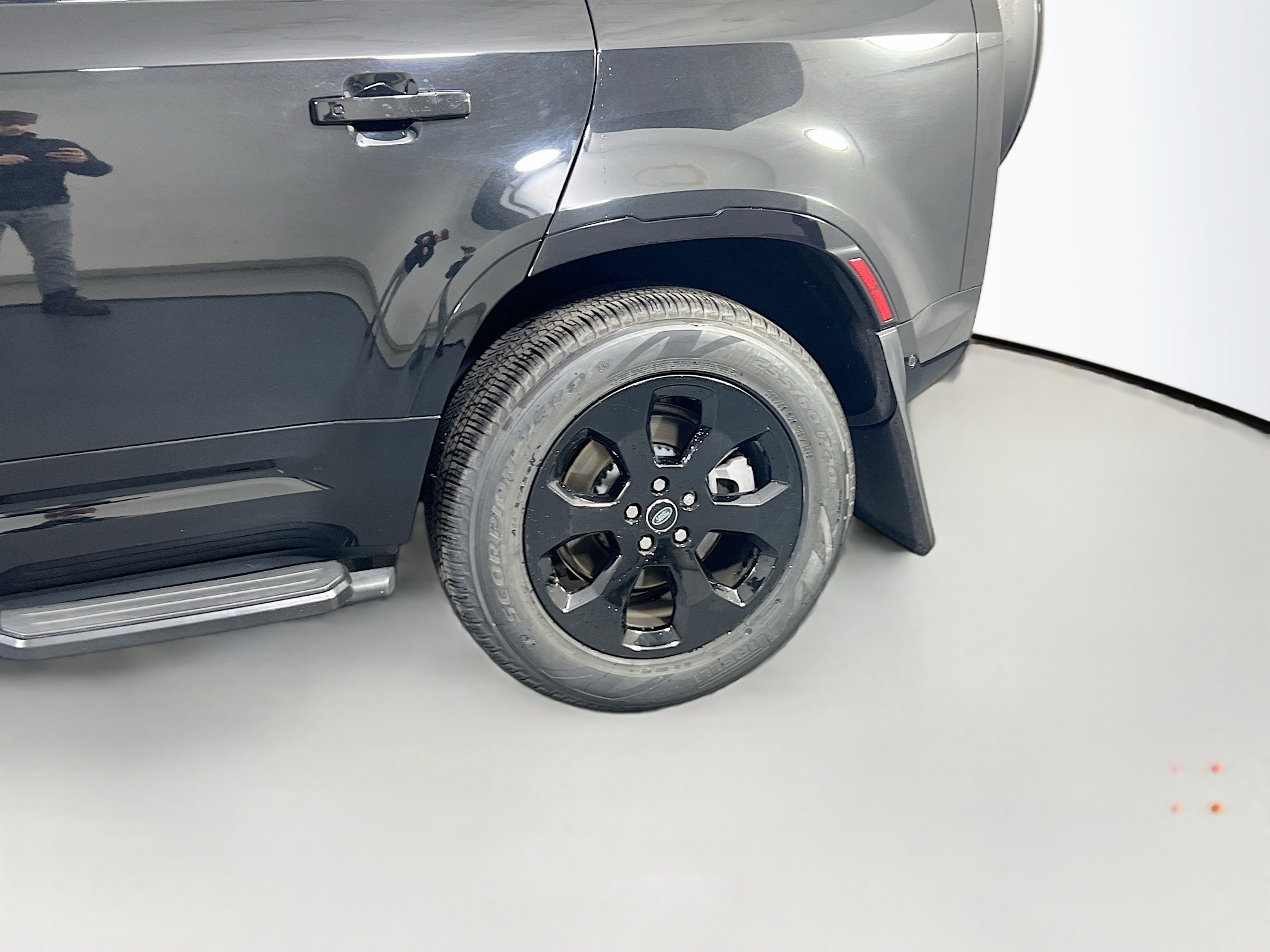 Used 2024 Land Rover Defender 110 X-Dynamic SE image 30