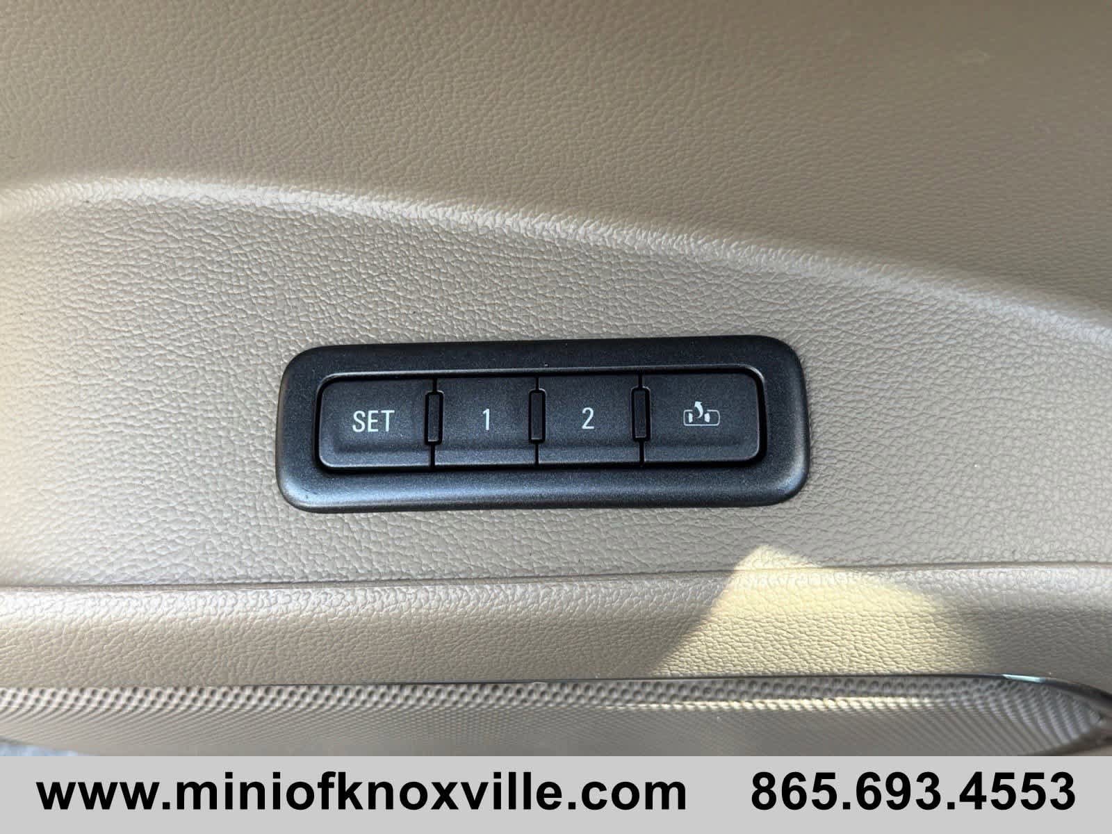 Used 2017 Chevrolet Suburban LT w/ Luxury Package RWD image 13