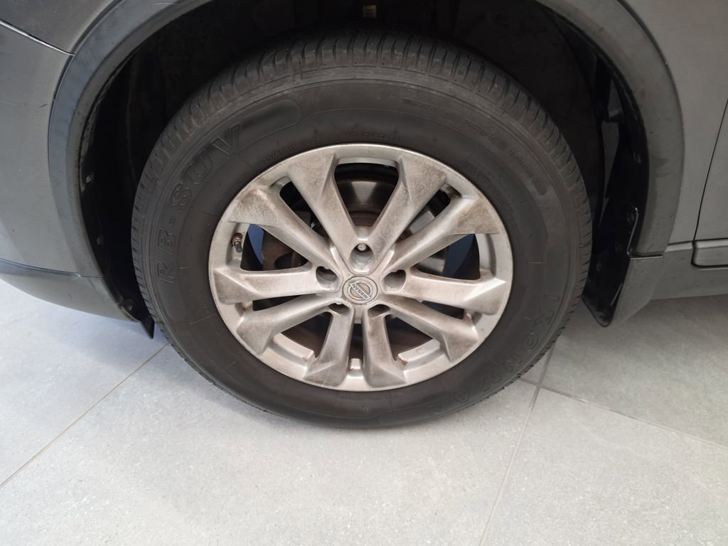 Used 2014 Nissan Rogue SV image 32