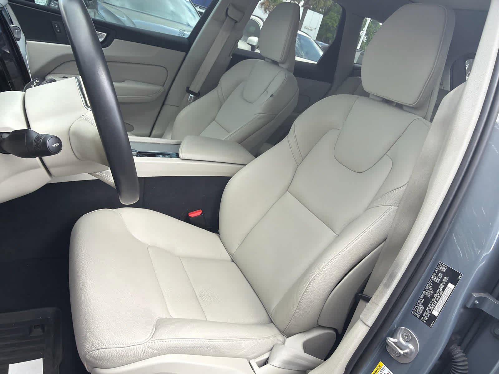 Used 2024 Volvo XC60 B5 Plus w/ Protection Package Premier image 26