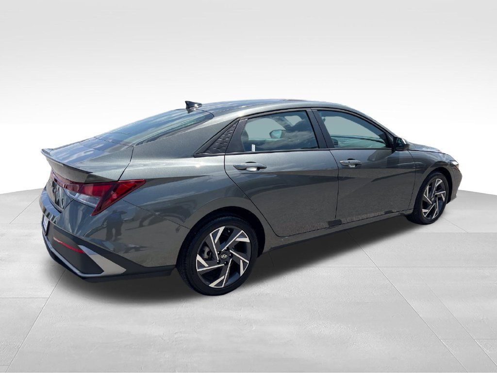 Used 2025 Hyundai Elantra Sport w/ Cargo Package FWD image 5