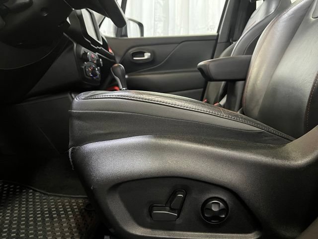 Used 2021 Jeep Renegade Trailhawk w/ Sun & Sound Group AWD/4WD image 13